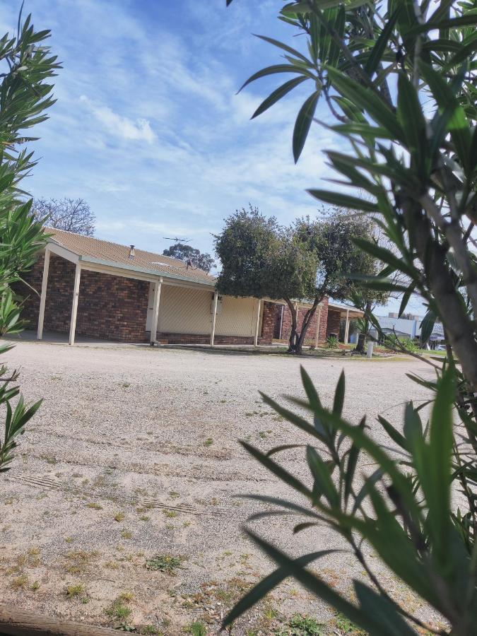 Belvoir Village Motel & Apartments Wodonga Ngoại thất bức ảnh